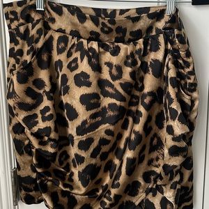 Cheetah print skirt - zipper on the side